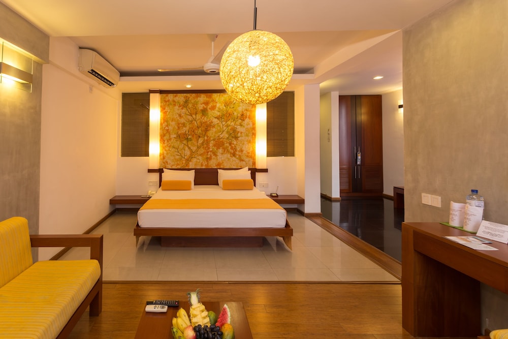 Topaz Hotel 24/60