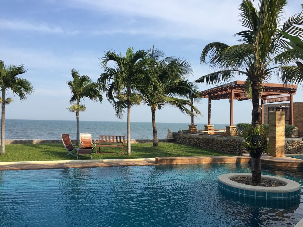 Beachfront Family Penthouse Hua Hin 43/50