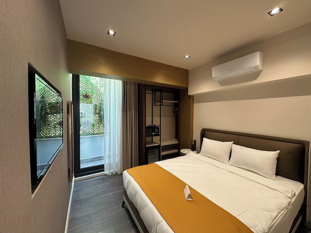 Smart and Simple Hotel Karakoy 12/50