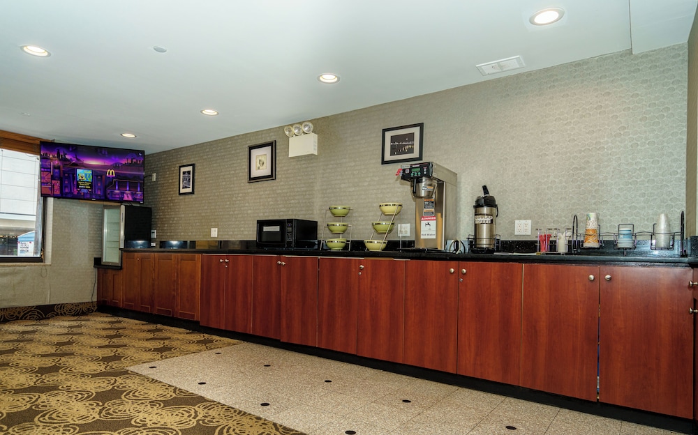 Sky Hotel Flushing/Laguardia Airport 2/20