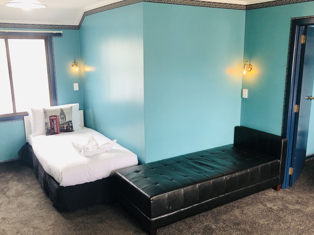 Pure Motel & Guest House 40/75