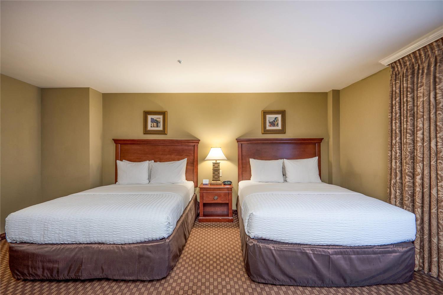 Clarion Collection Hotel Arlington Court Suites 6/28