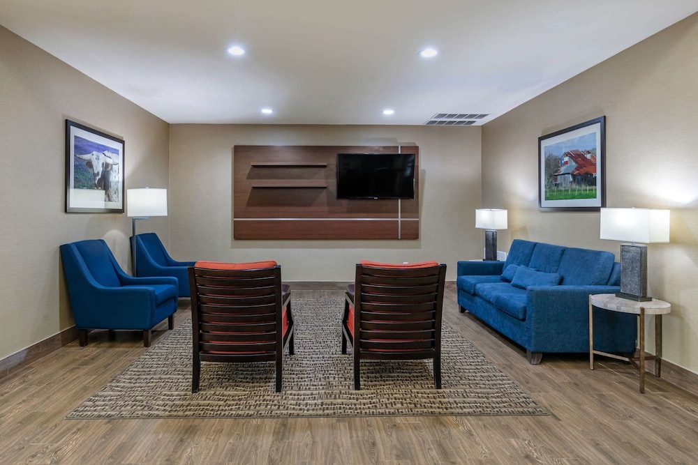 Comfort Suites Ennis TX 30/43