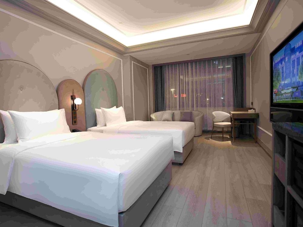 Mercure Changchun Ziyou Road Dahua 6/29