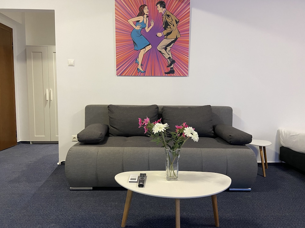Connect Suites 25/48
