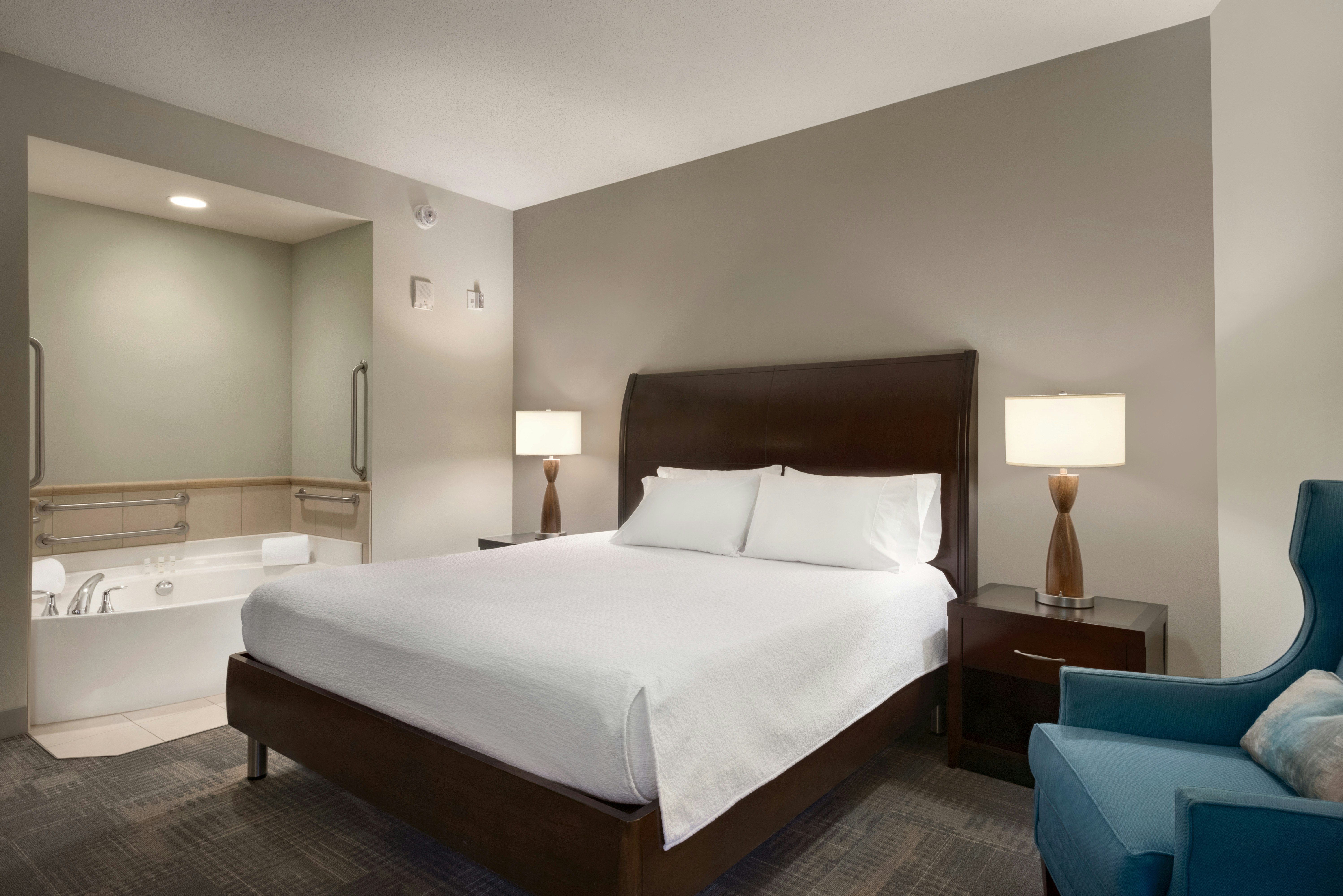 ROOM, KING BED, JETTED TUB, ACCESSIBLE