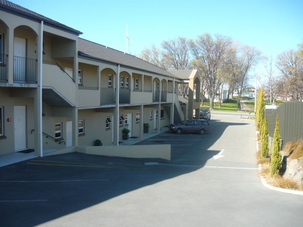 Avenue Motor Lodge 1/35