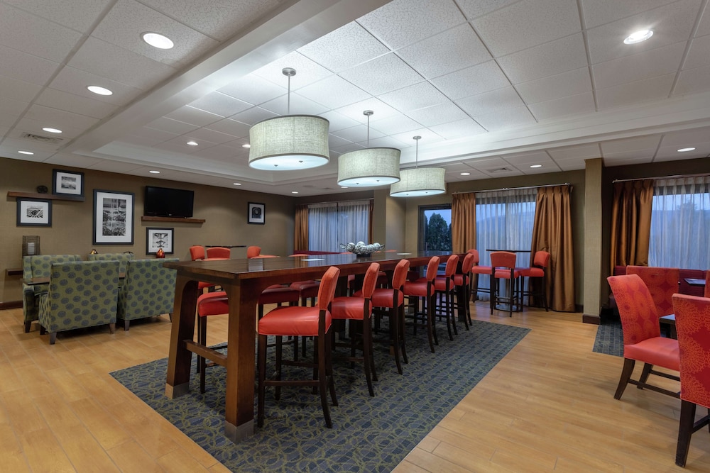 HAMPTON INN BEDFORD 41/52