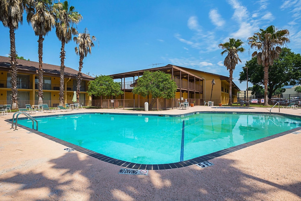 Quality Inn & Suites NRG Park - Medical Center 52/61