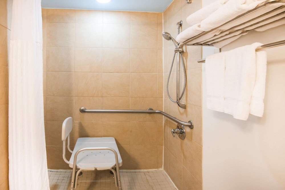 Wyndham Garden Pittsburgh Airport 6/32