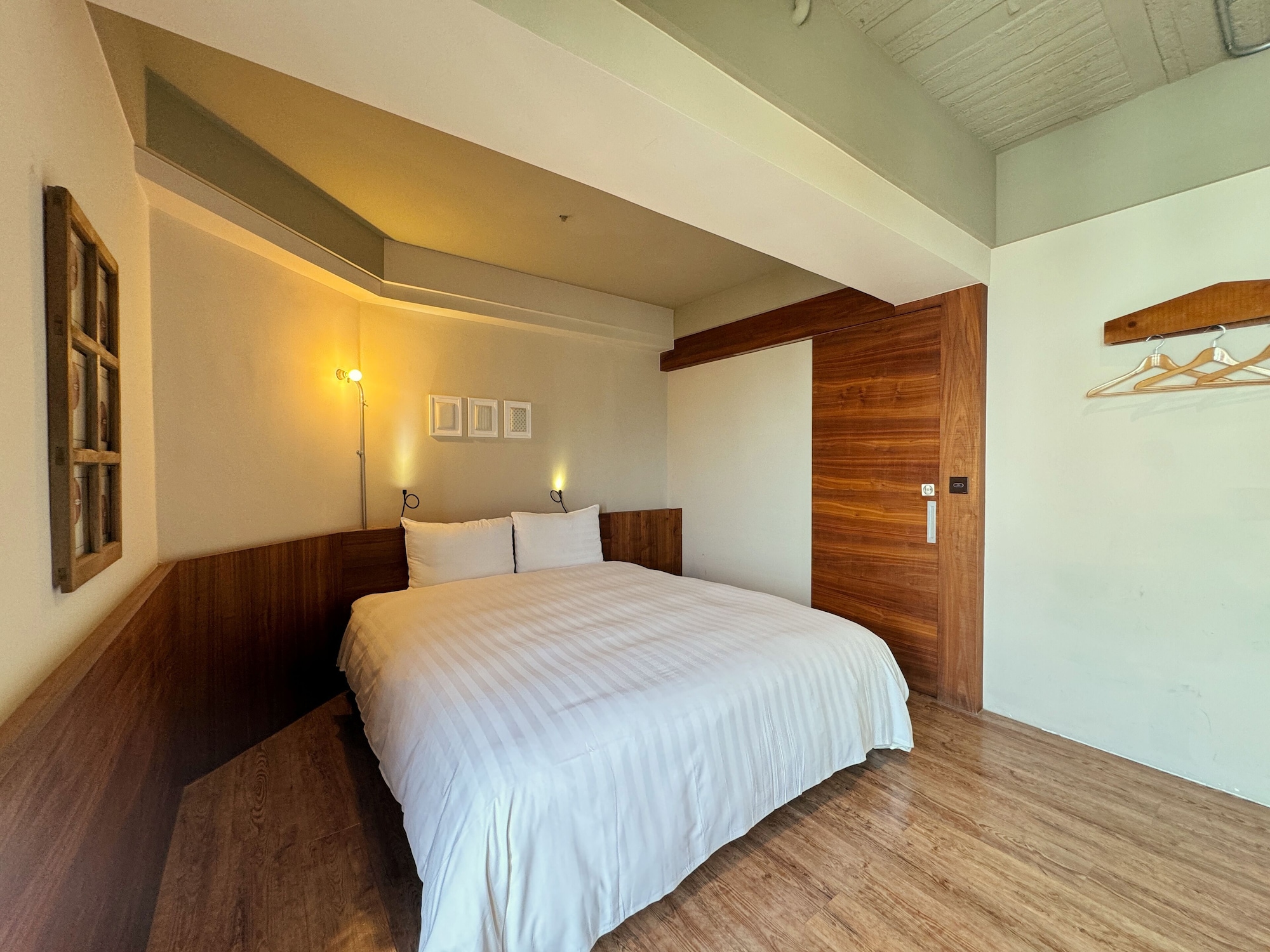 DELUXE, DOUBLE BED