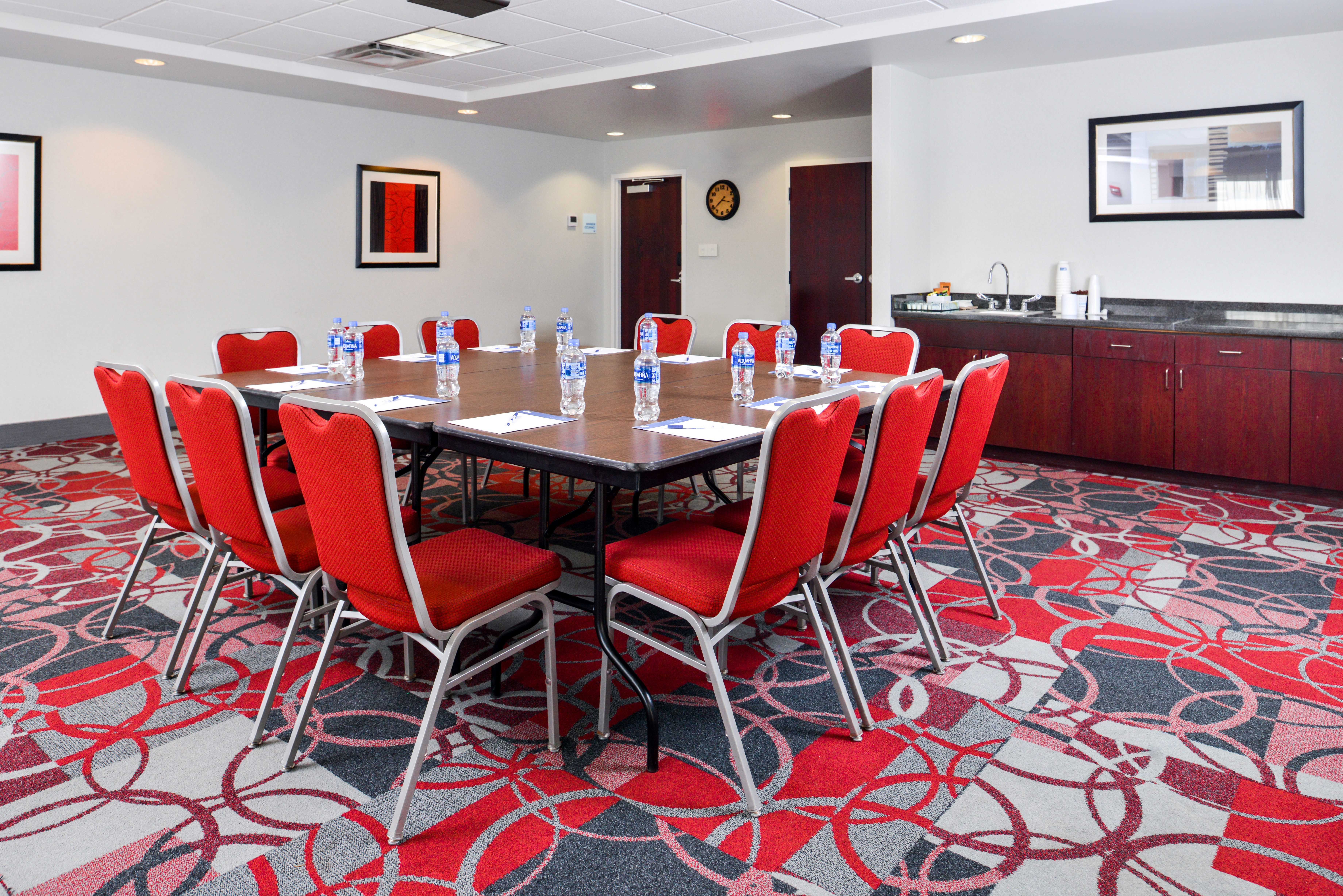 HOLIDAY INN EXPRESS CANANDAIGUA - FINGER LAKES 50/56