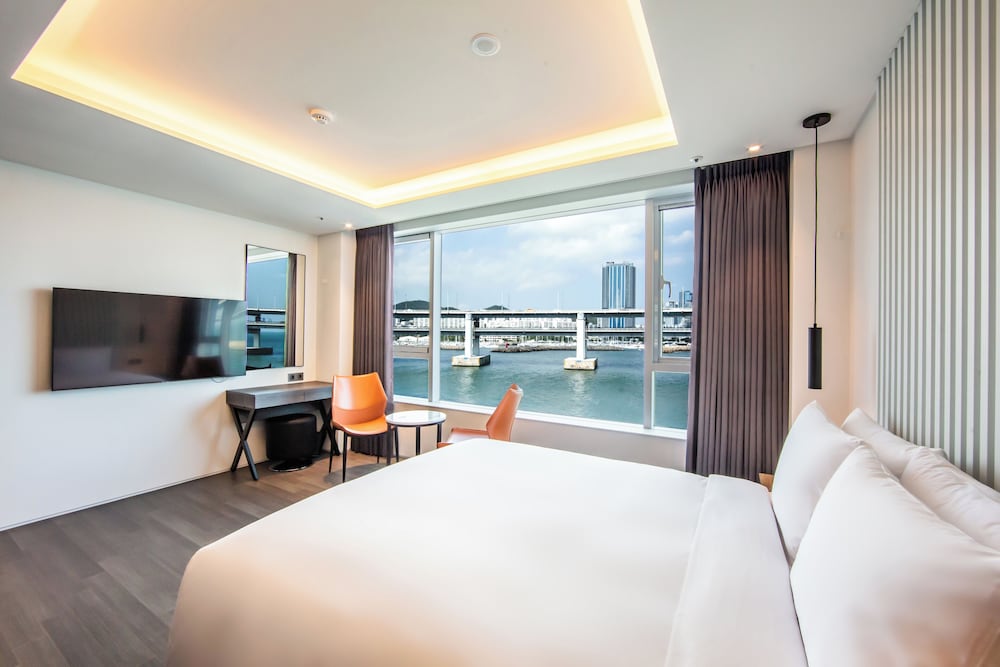 AG405 Hotel 13/50