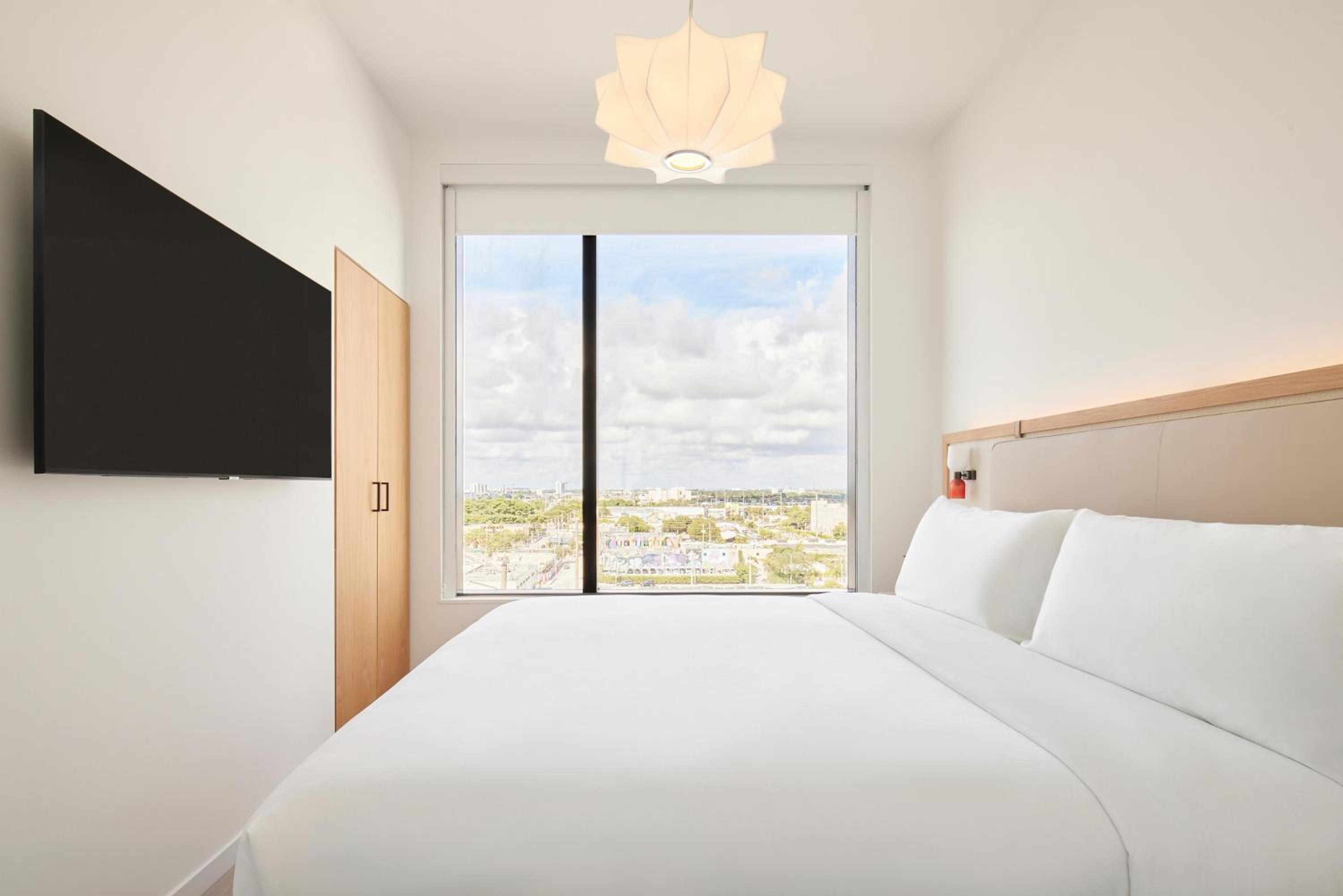 Arlo, Suite, King Bed, Sofa
