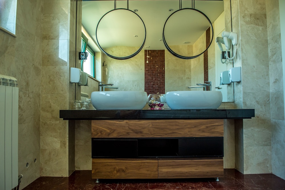 Hotel Hedonic 6/50