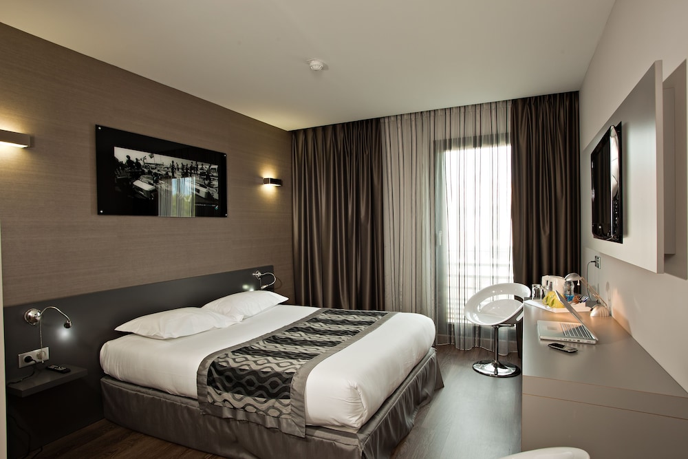 Grand Prix Hotel 16/55