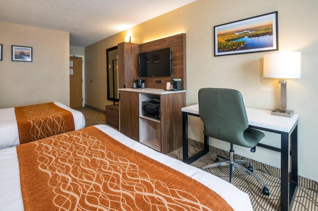 Room, 2 Queen Beds, Comfort Inn North Bay 10/10