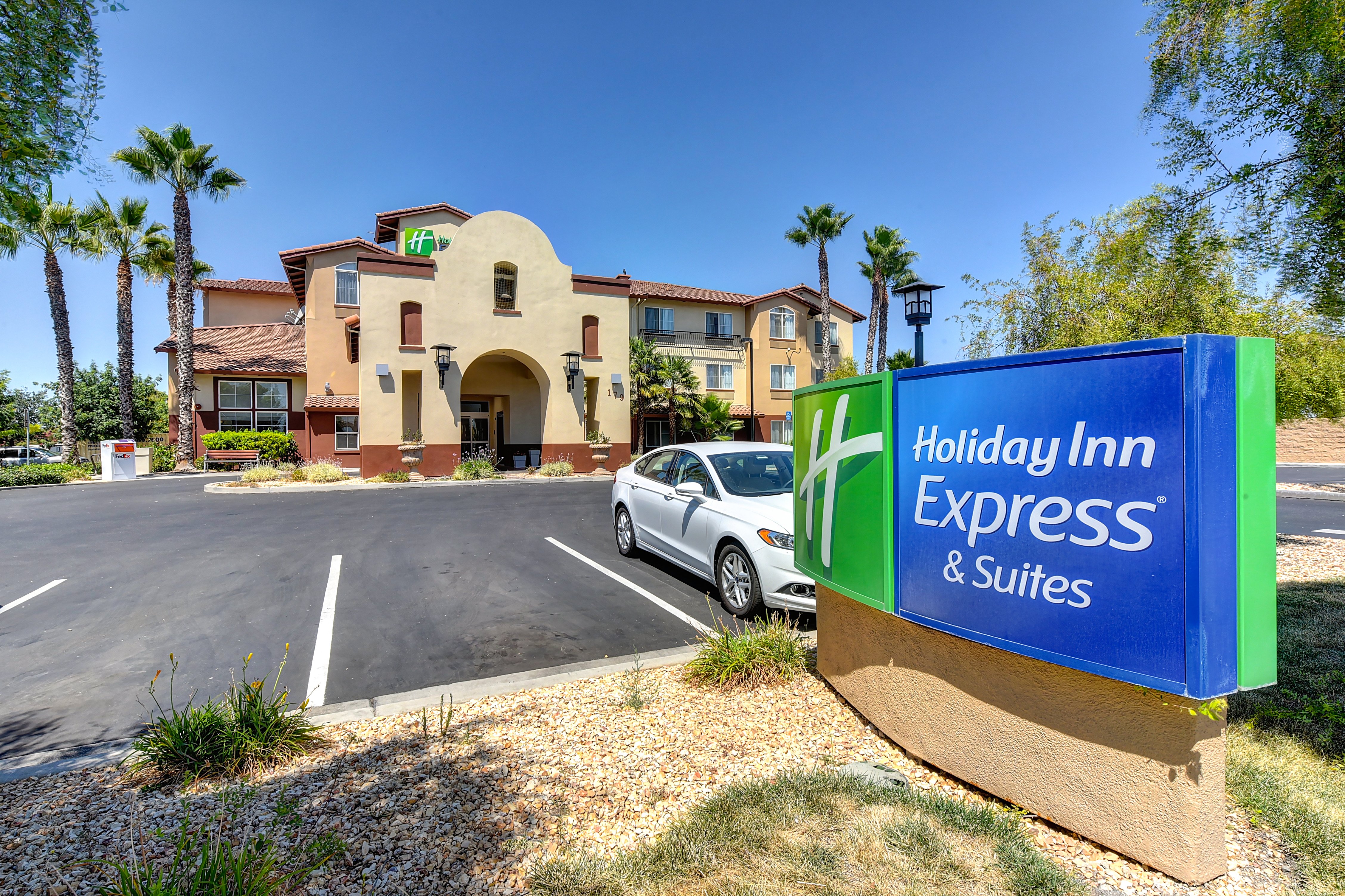 Holiday Inn Express Hotel and Suites Manteca City Center 67/76