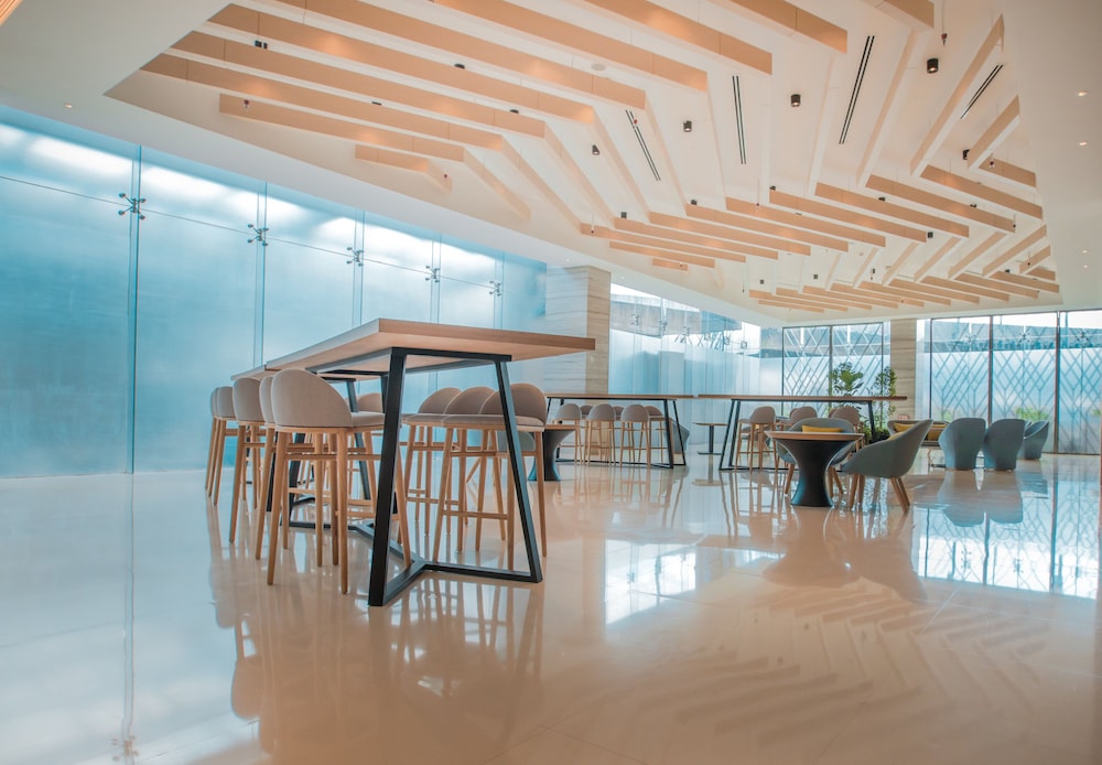Holiday Inn Express Manila Newport World Resorts 47/54