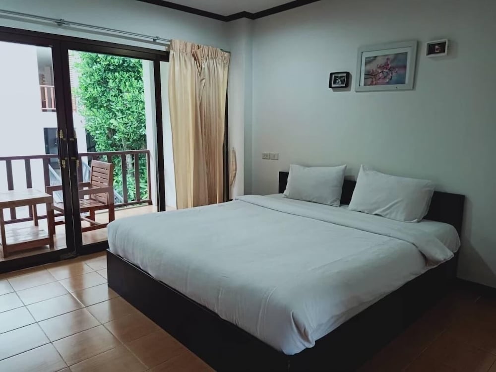 Green Hill Resort 12/50