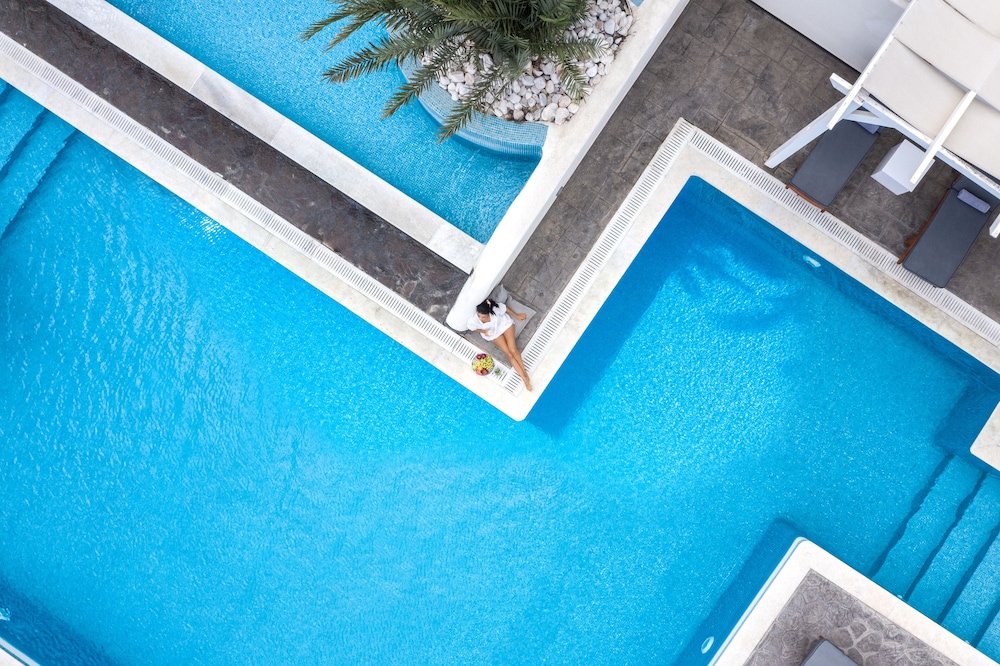 SPLENDOUR RESORT 47/80