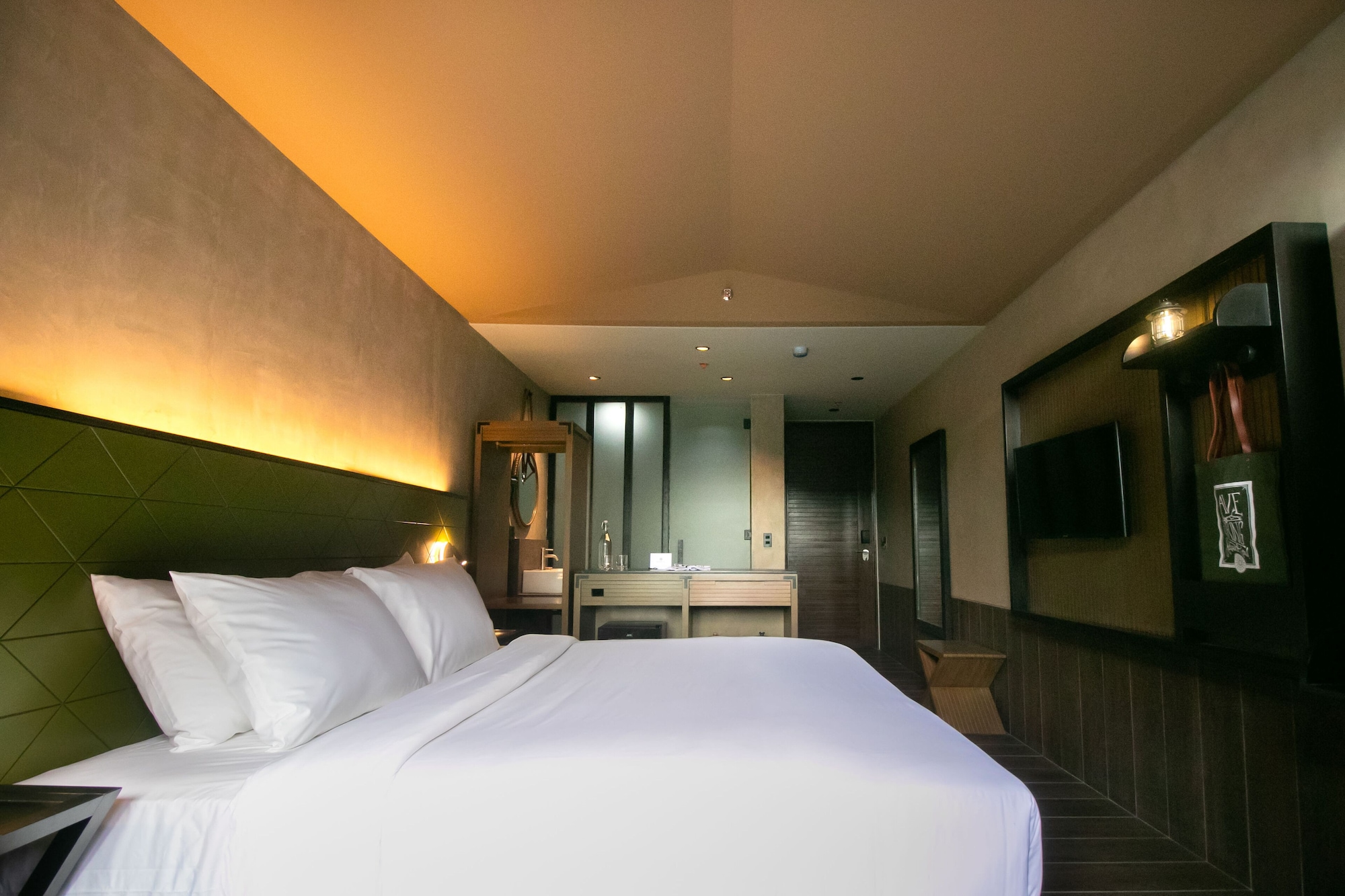 DELUXE, DOUBLE BED