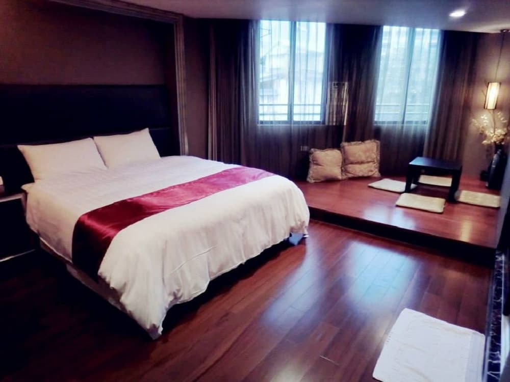 DELUXE, SUITE