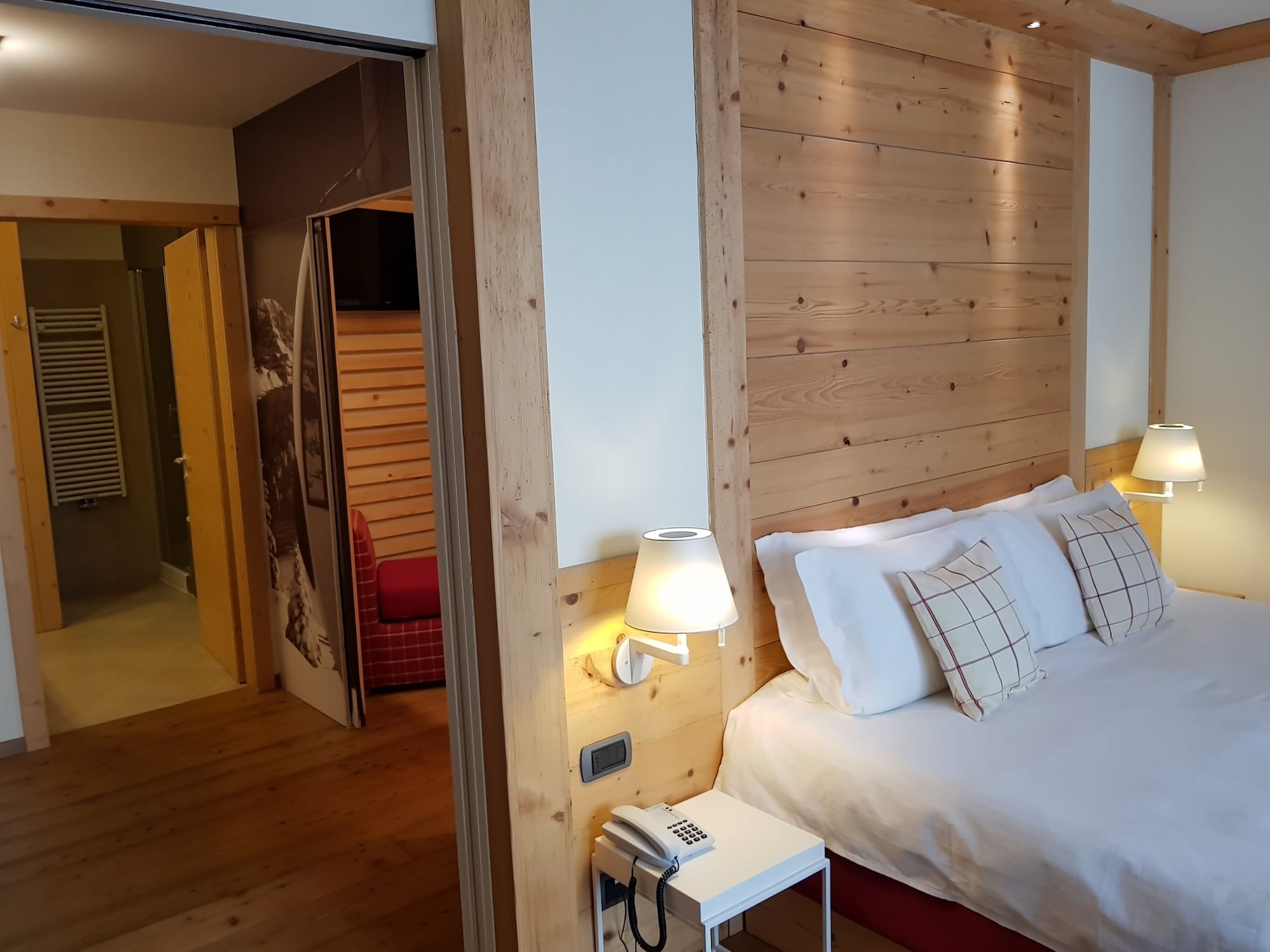 جناح بسرير كوين مع أريكة، Hotel Maribel 6/10