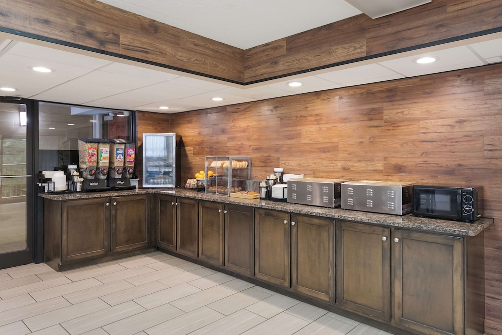 Surestay Plus Hotel By Best Western Gatlinburg 8/30