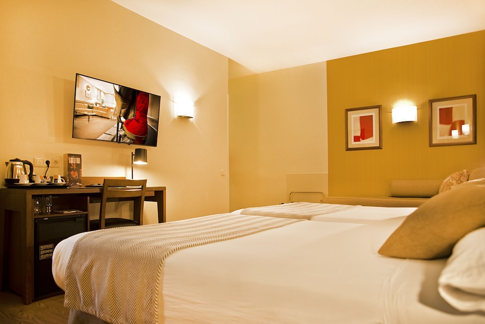 ROOM, TRIPLE