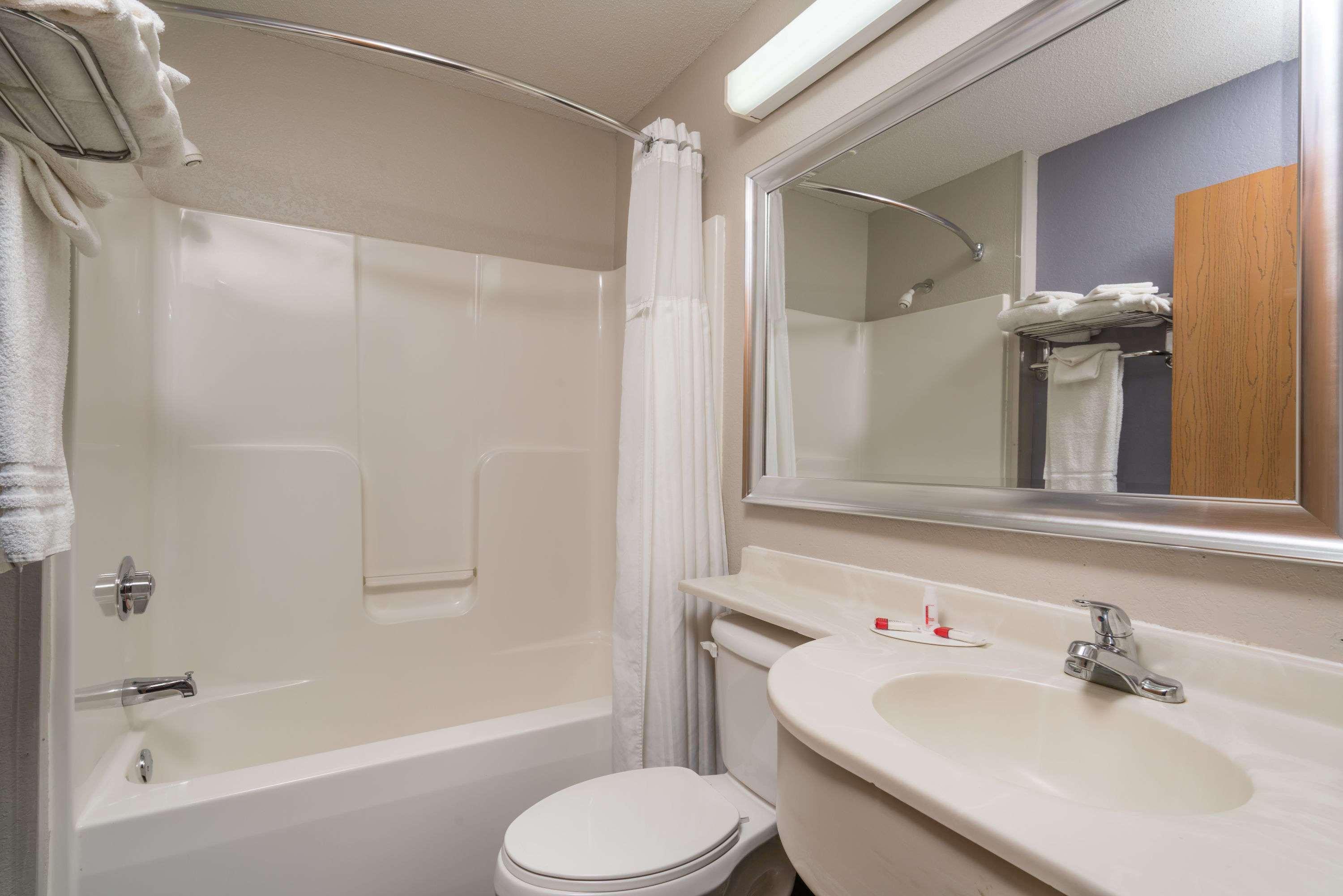 Microtel Inn & Suites by Wyndham Springfield, MN 14/16