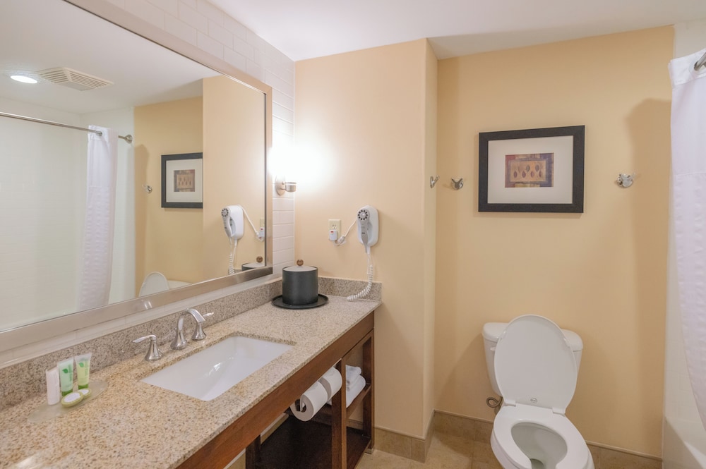 Akwesasne Mohawk Casino Resort 34/36
