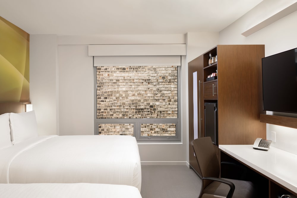 Luma Hotel Times Square 22/23