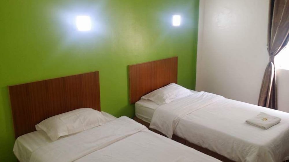 ROOM, TWIN BEDS