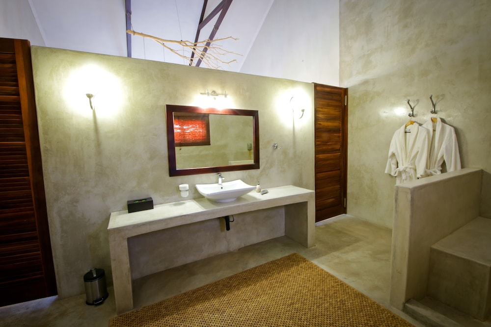 Otjiwa Lodge Namibia 50/50