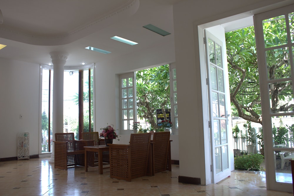 Des Ami Villa 9/34