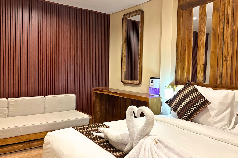 LUXURY, SUITE
