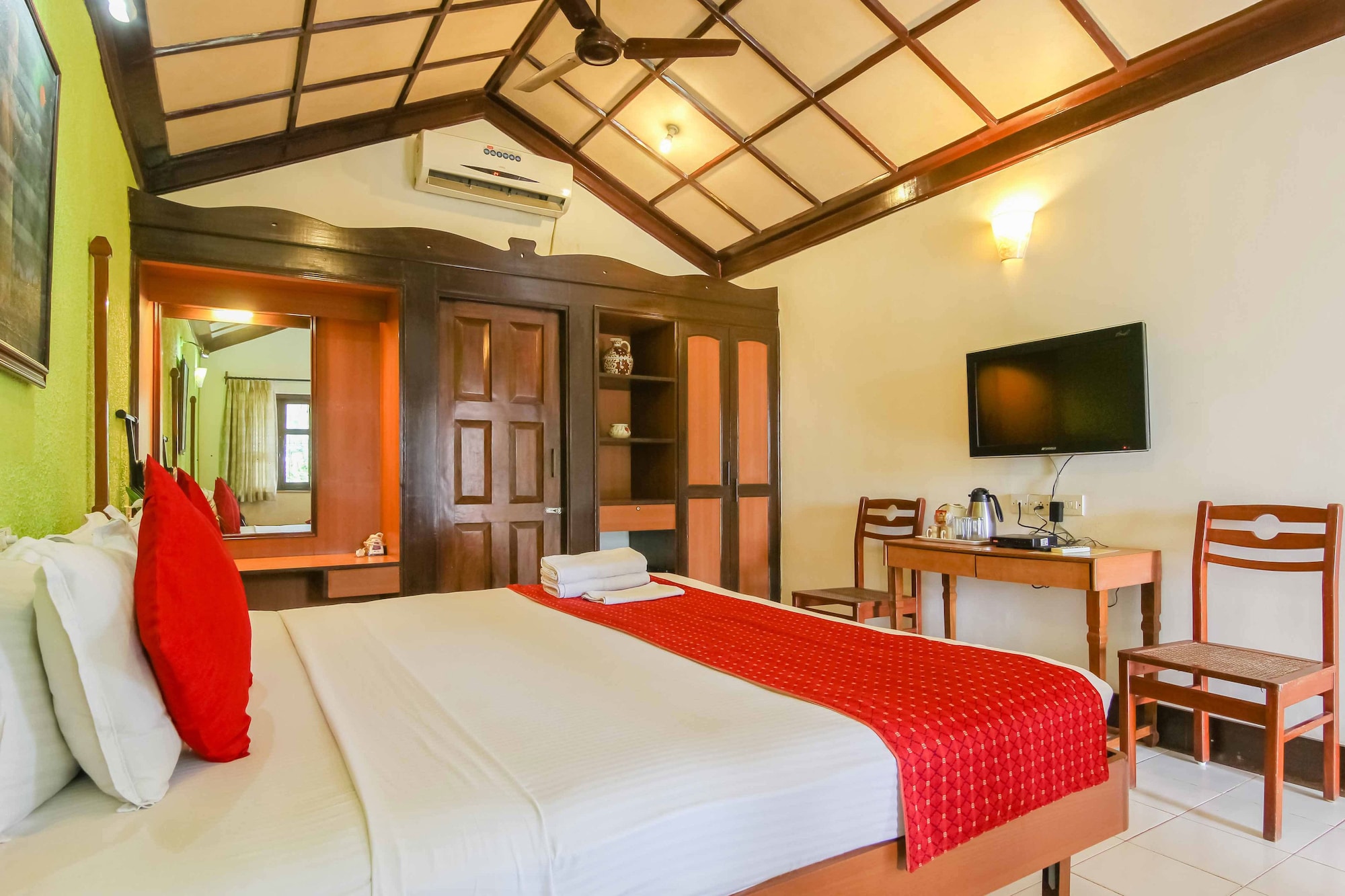 SUPERIOR, DOUBLE OR TWIN BED