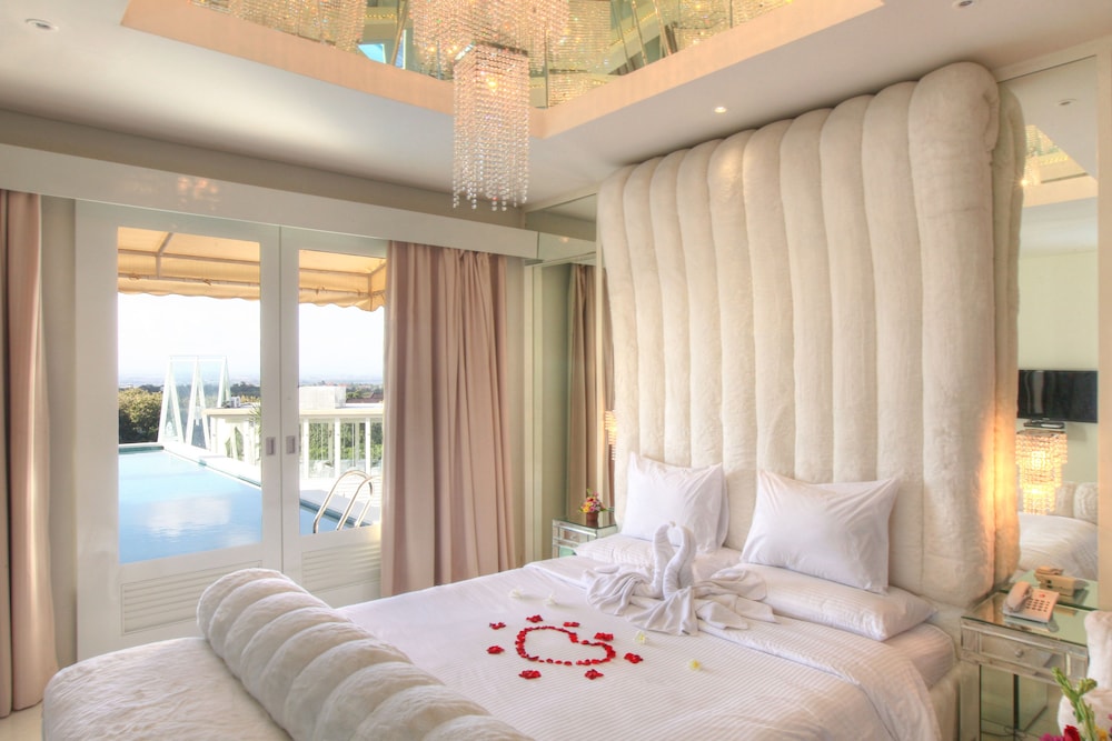 3 BEDROOMS, VILLA, PRIVATE POOL