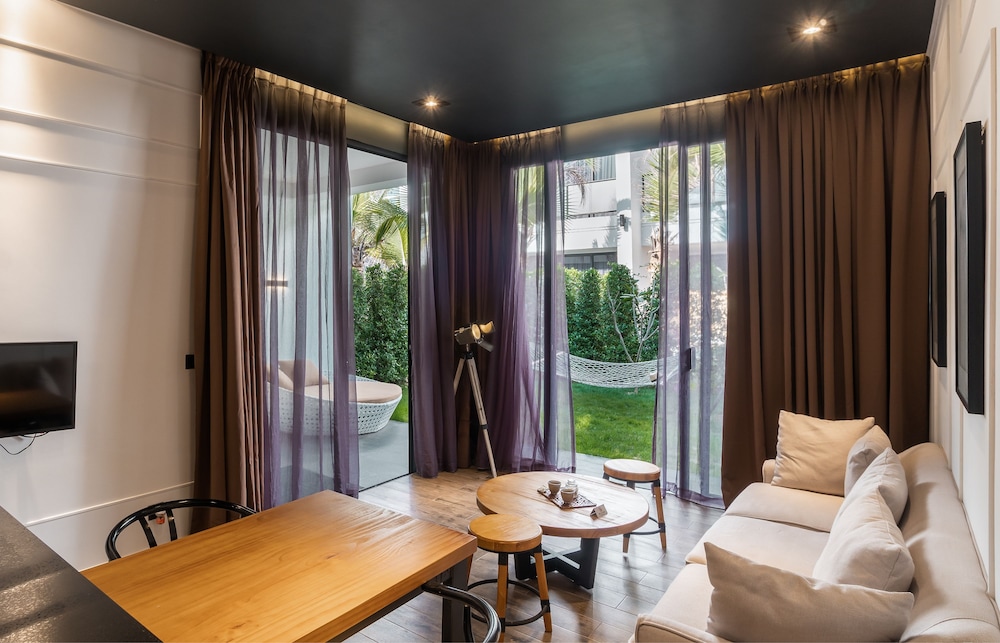 White Boutique Hotel and Residences 37/72