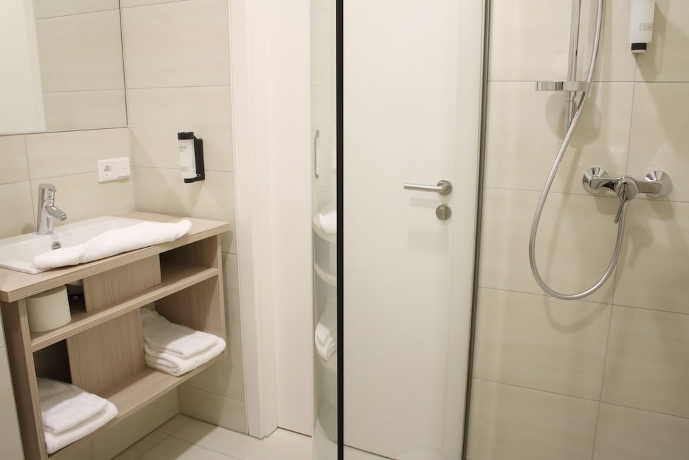Viva Hotel Lubeck 12/45