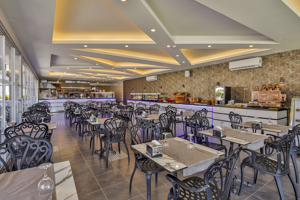 Voxx Marmaris Beach Resort Adult Only +16 33/52