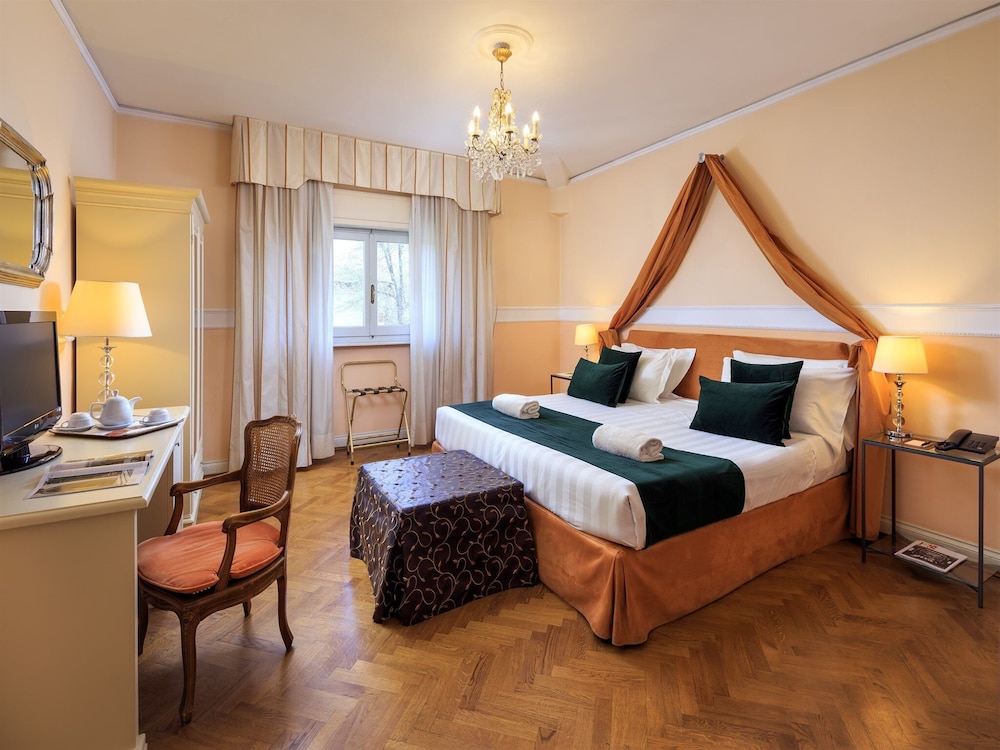 Villa Carlotta 12/56