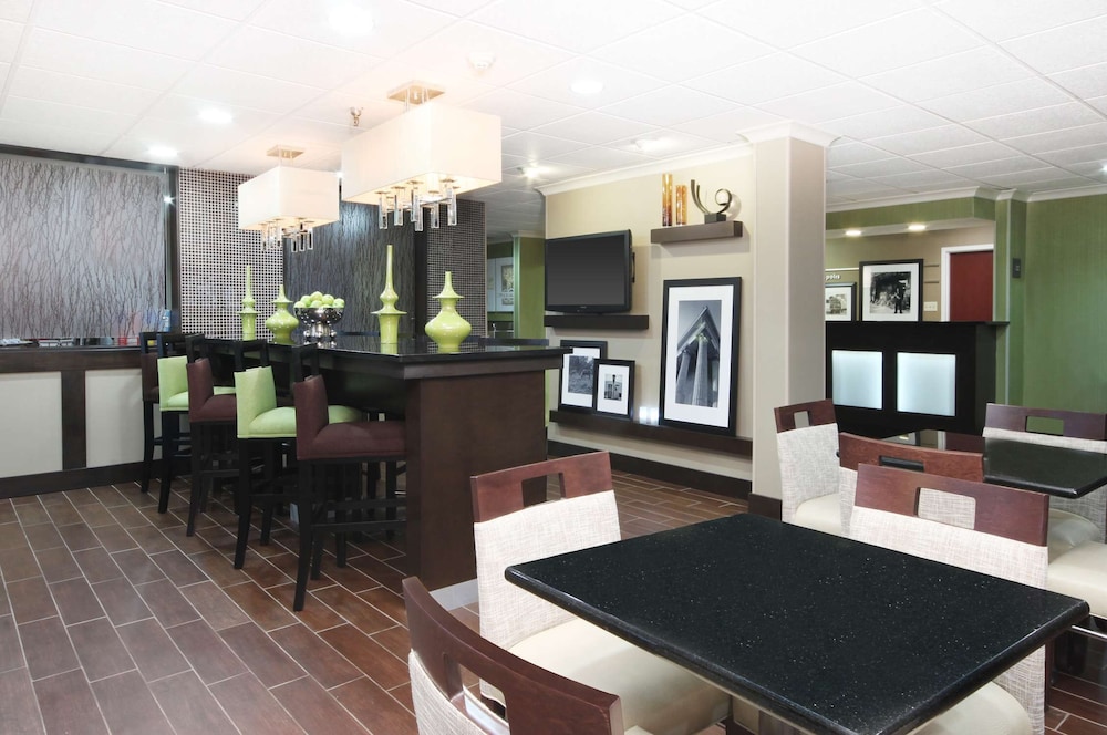 Hampton Inn Indianapolis-N.E./Castleton 35/42
