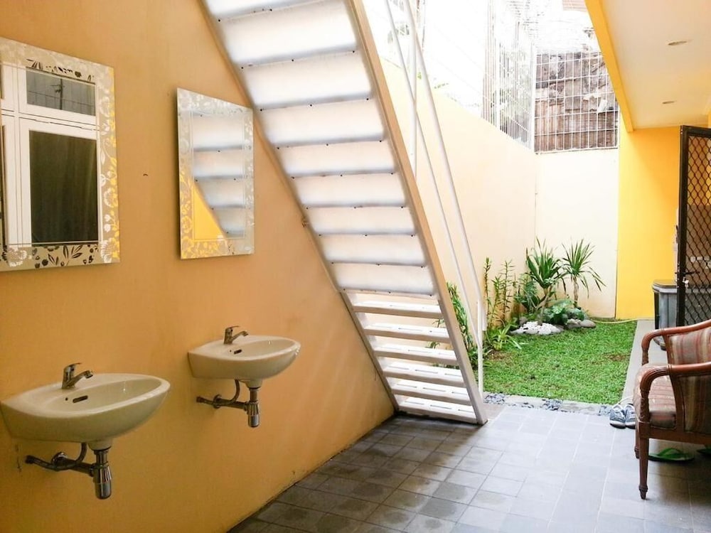 Cendana Mulia Hostel 6/20
