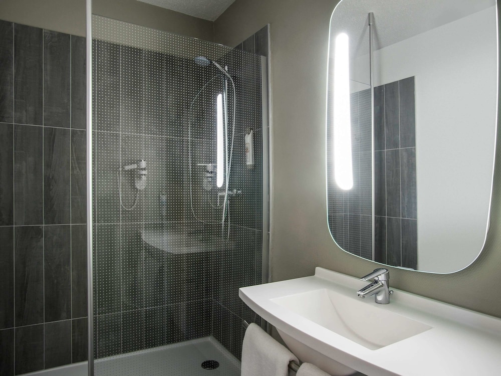 Ibis Tarbes Odos 15/64