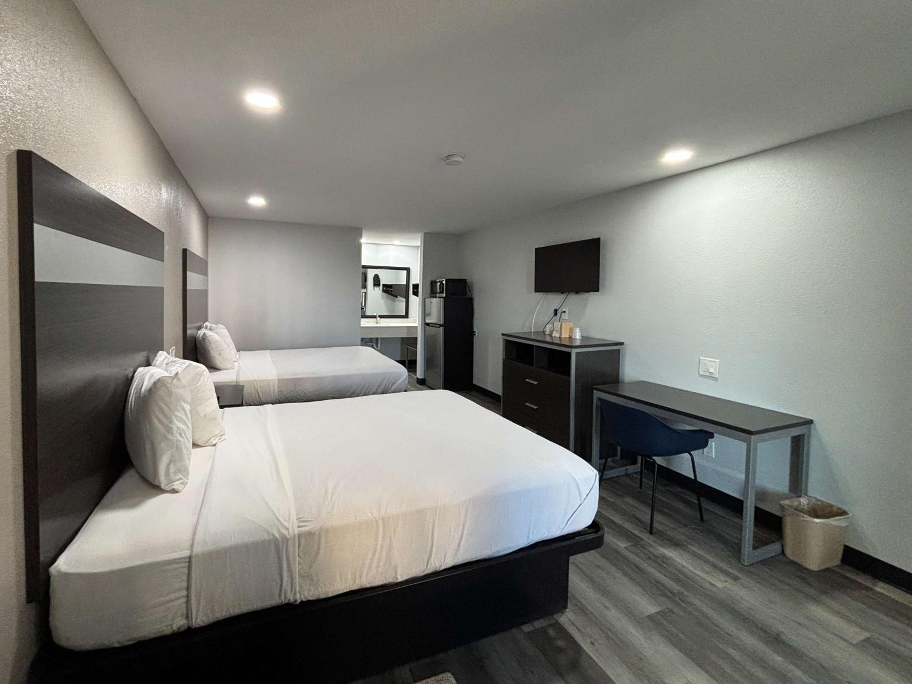 2 Queen Beds - Non-Smoking, Micfridge، Motel6 La Porte, TX 5/10