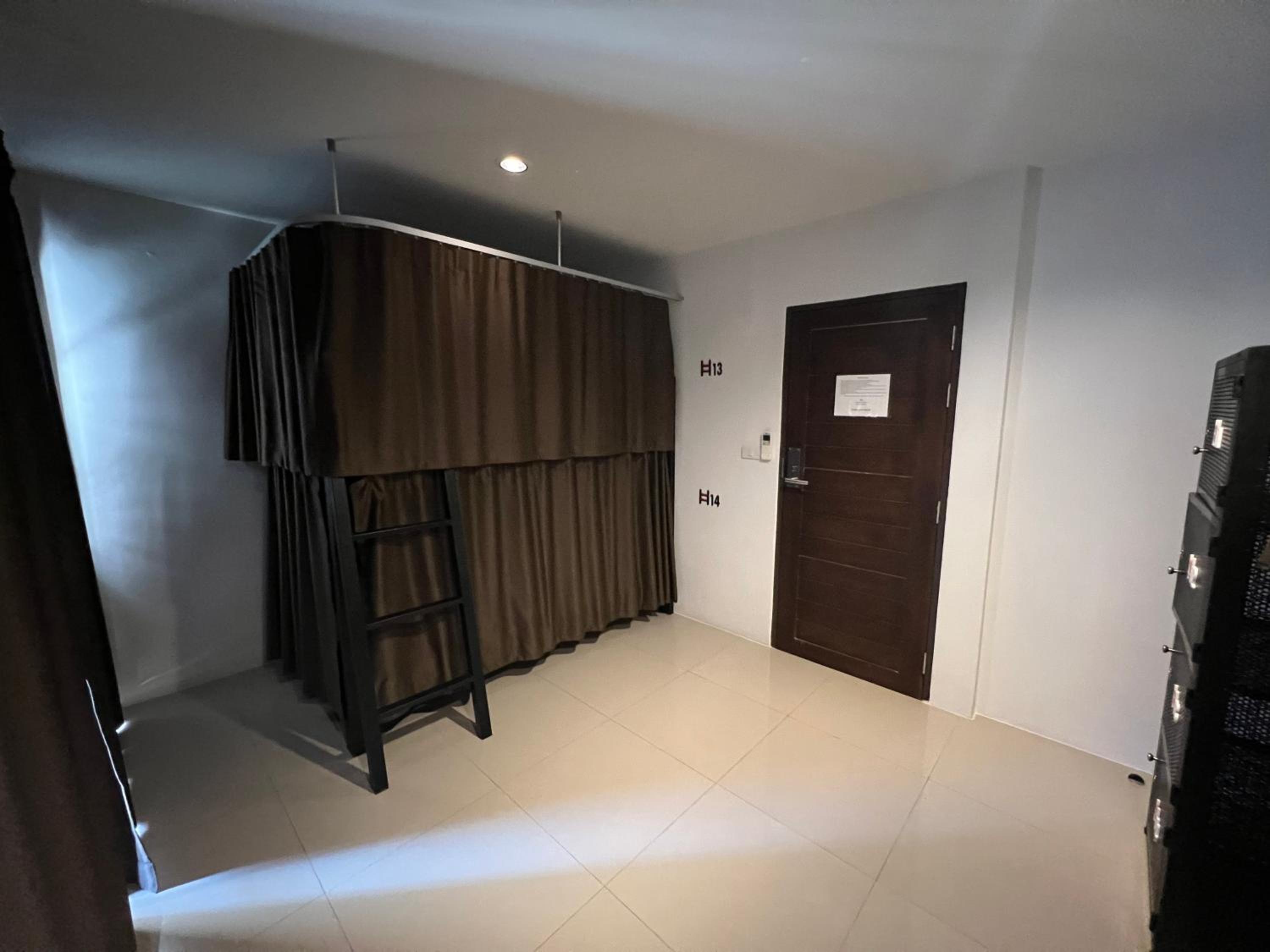 Litera Hostel Adults Only 44/71