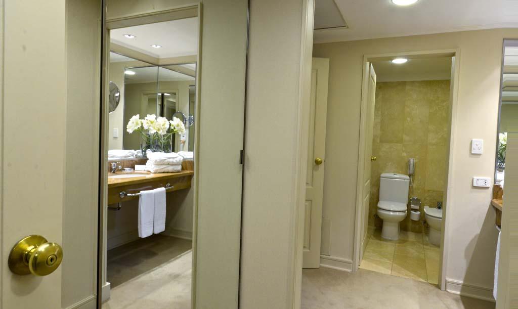 جناح، Austral Plaza Hotel 5/5