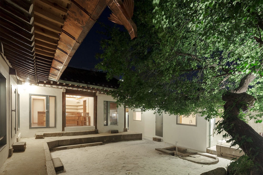 Hanok Residence Hotel Side 47/53